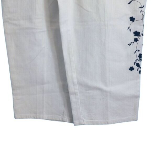 Christopher & Banks Size 10 Womens Capri Pants White Floral Embroidery Stretch - Picture 7 of 16